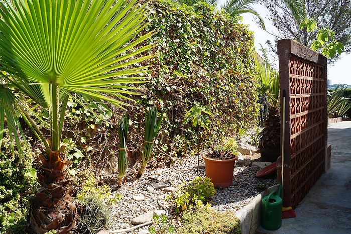 Alleinstehendes Haus mit schönem Meerblick zum Verkaufen in Cala Canyelles 