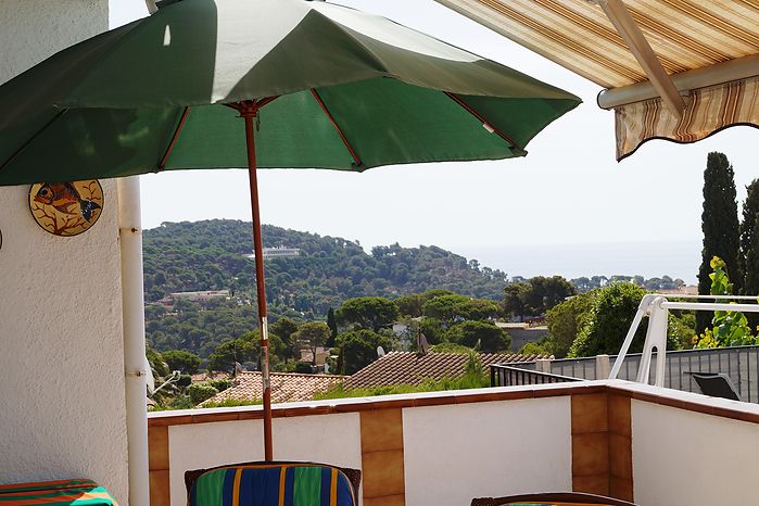 Detached house with nice seaviews for sale in Cala Canyelles. 