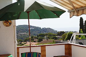 Alleinstehendes Haus mit schönem Meerblick zum Verkaufen in Cala Canyelles 