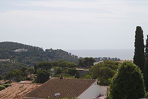 Detached house with nice seaviews for sale in Cala Canyelles. 