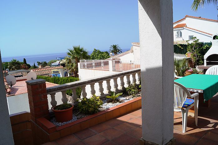 Detached house with nice seaviews for sale in Cala Canyelles. 