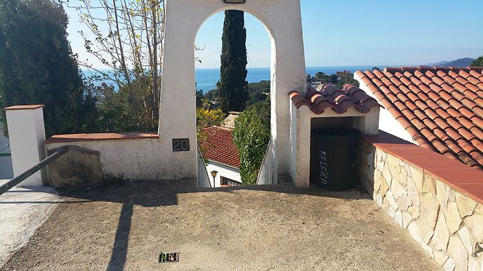 Haus mit wundervolle Aussicht und tolle Lage zu verkaufen in Cala Canyelles.