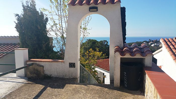 Haus mit wundervolle Aussicht und tolle Lage zu verkaufen in Cala Canyelles.