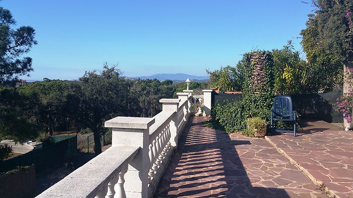 Haus mit wundervolle Aussicht und tolle Lage zu verkaufen in Cala Canyelles.