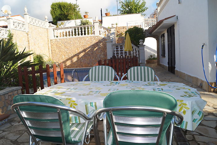 Comfortable house for sale with pool and Tourist License in Cala Canyelles