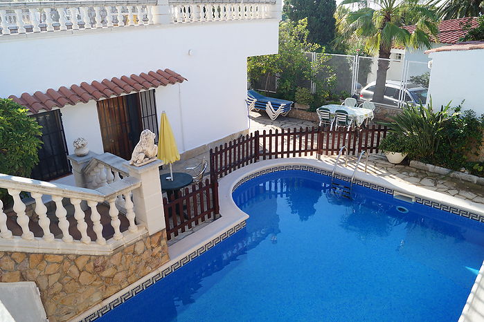 Ferienhaus mit privatem Schwimmbad und zwei Schlafzimmern zur Vermietung. Nahe am Strand Canyelles von Lloret de mar