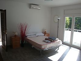 Entièrement modernisée villa à vendre avec piscine privée.