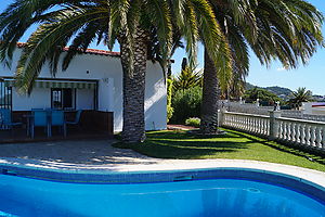 Casa de alquiler vacacional con piscina en Cala Canyelles (Lloret de Mar) 