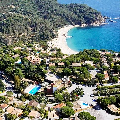 Casa con jardin y vistas al mar en alquiler en Cala Canyelles.