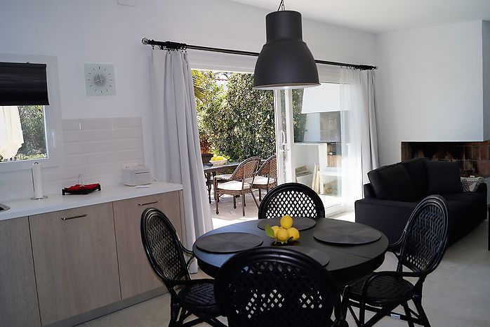 New holiday house with sunny terrace for rent in Cala Canyelles.