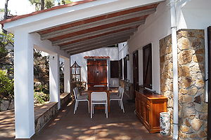 Strandnahes Ferienhaus in herrlicher Villenpark zur Vermietung. Lloret de Mar 