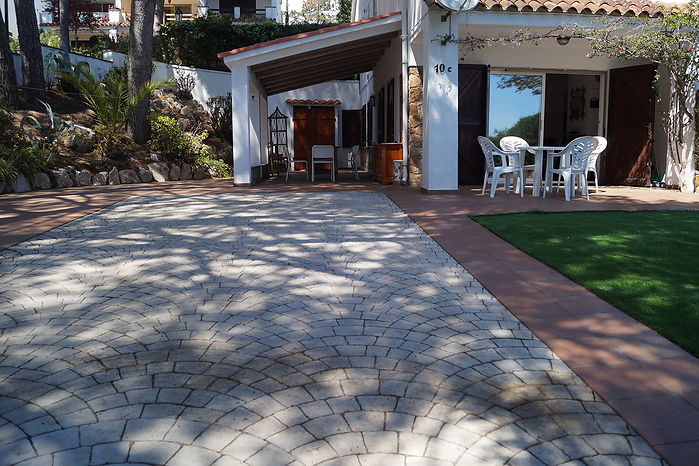 Holiday house in great residential area for rent near Lloret de Mar.