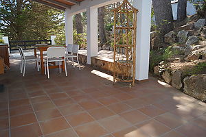 Strandnahes Ferienhaus in herrlicher Villenpark zur Vermietung. Lloret de Mar 