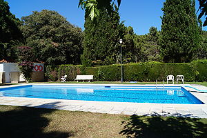 Strandnahes Ferienhaus in herrlicher Villenpark zur Vermietung. Lloret de Mar 