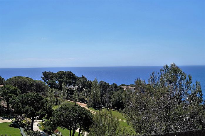 Villa avec piscine et superbe vue sur la mer à louer à Cala Canyelles.