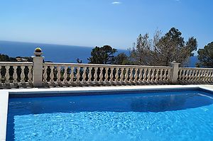 Villa with pool and stunning seaview for rent in Cala Canyelles