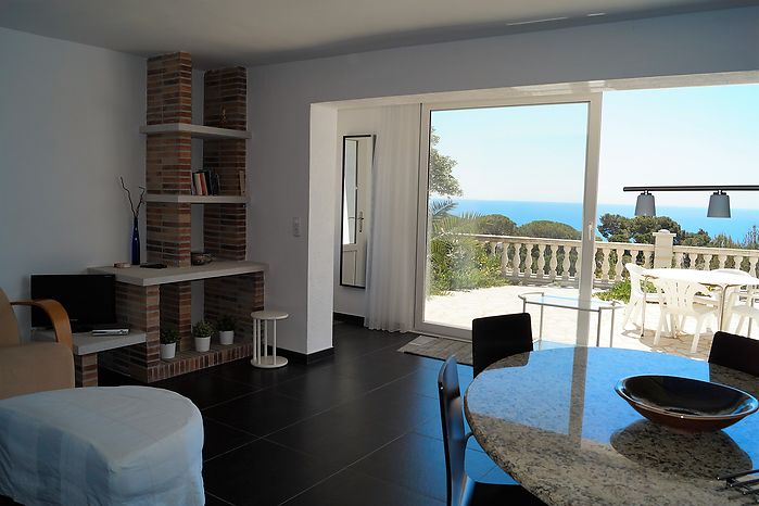 Villa mit Pool und herrlichen Meerblick zu vermieten in Cala Canyelles