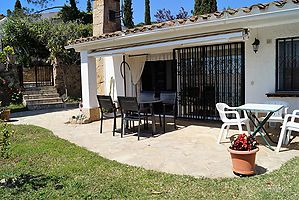 Nice house with beautiful garden for rent in Cala Canyelles.