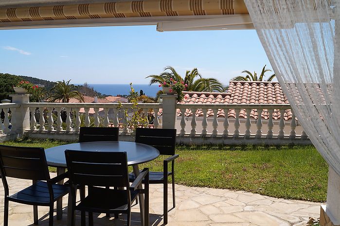 Schönes Haus mit 2 Zimmern und schöner Aussicht, nahe dem Strand von Canyelles/Lloret de Mar zu vermieten