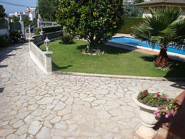 Casa en venta  con parcela plana y licencia turistica en - Lloret de Mar.