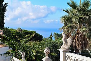 Komfortables Haus mit Pool und Touristenlizenz in Cala Canyelles zu verkaufen.