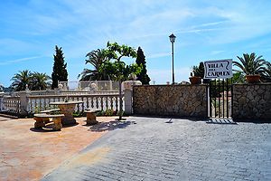 Maison confortable à vendre avec piscine et licence touristique à Cala Canyelles