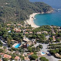 Strandnahe Ferienvilla mit Privatpool zur Vermietung in Cala Canyelles.