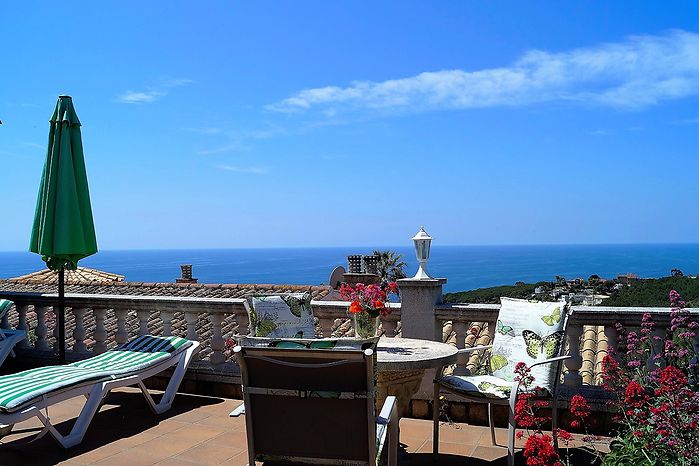 Casa de 2 habitaciones con vistas al mar,para alquilar, en Cala Canyelles-Lloret de mar