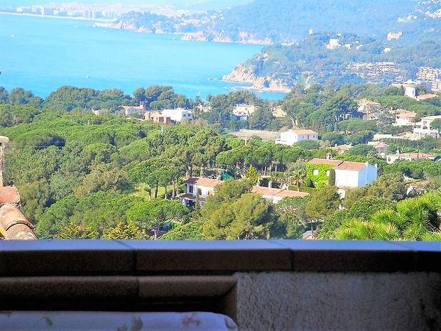 Schönes Haus mit beeindruckendem Meerblick zur Vermietung in Cala Canyelles.