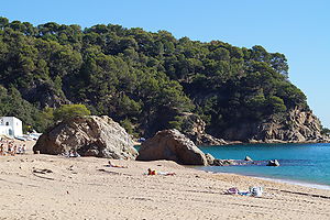 Bonita casa con impresionantes vistas al mar en alquiler en Cala Canyelles.