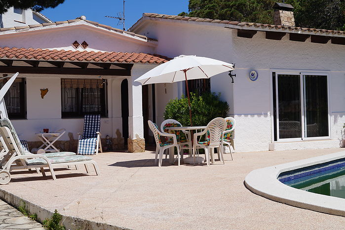 Maison à vendre avec piscine à la meilleure plage de la costa Brava, Cala canyelles-Lloret de mar