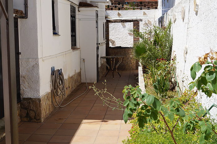 Strandnahe Villa mit Pool zu verkaufen. Cala Canyelles