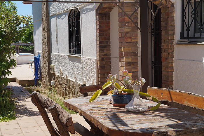 Strandnahe Villa mit Pool zu verkaufen. Cala Canyelles