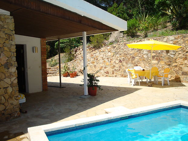 casa en alquiler,piscina privada,en la Playa de canyelles-lloret de mar