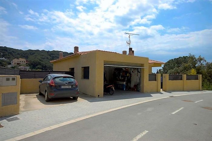 Moderna casa con piscina en venta (Lloret de mar)