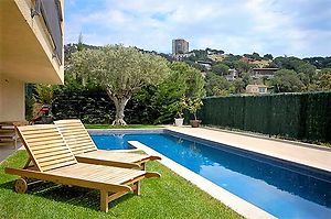 Moderna casa con piscina en venta (Lloret de mar)