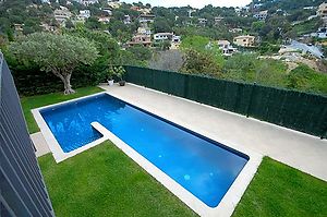 Moderna casa con piscina en venta (Lloret de mar)