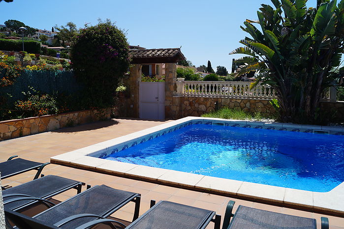 Magnifique maison avec 2 chambres et piscine privée en location à Canyelles-Lloret de Mar