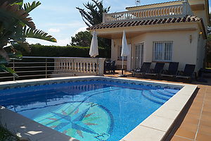 Herrliches Haus mit 2 Schlafzimmern und privatem Pool zur Vermietung in Canyelles-Lloret de mar