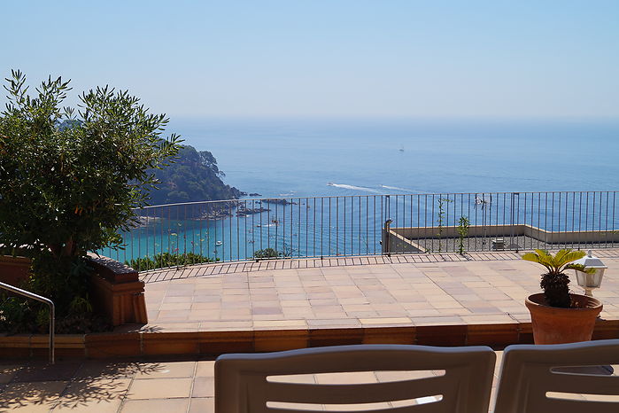 Nice located house for rent overlooking the bay of Cala Canyelles.