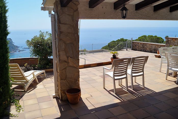 Nice located house for rent overlooking the bay of Cala Canyelles.