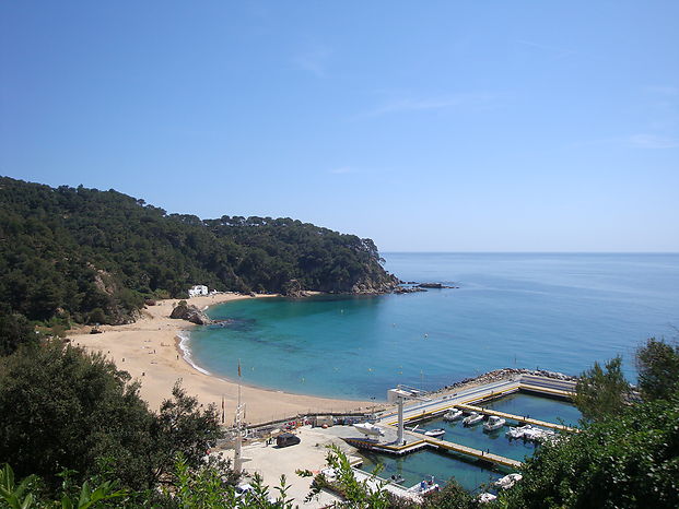 Nice located house for rent overlooking the bay of Cala Canyelles.