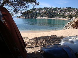 Maison en location avec piscine privée près de la plage Cala Canyelles.