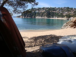 Strandnahe Ferienvilla mit Privatpool zur Vermietung in Cala Canyelles.