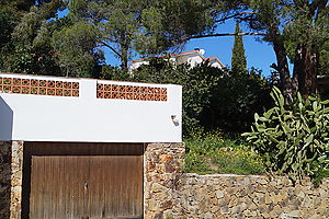 Plot with views to the sea in Cala Canyelles