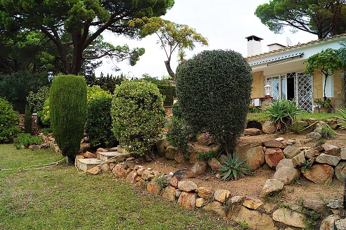 Well situated house with garden for rent in Cala Canyelles (Lloret de Mar)
