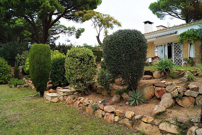 Gutgelegenes Haus mit Garten zur Vermietung in Cala Canyelles (Lloret de Mar)