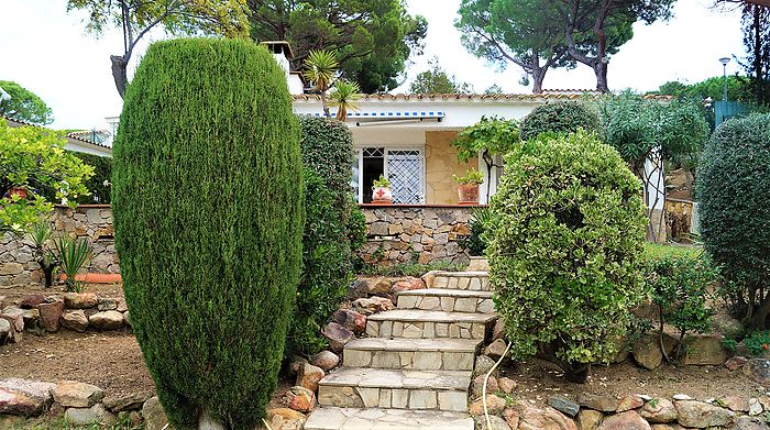 Gutgelegenes Haus mit Garten zur Vermietung in Cala Canyelles (Lloret de Mar)