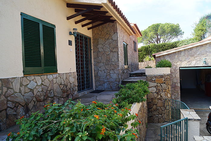 Maison avec piscine et vue sur la mer, quartier résidentiel anyelles. Cala Canyelles