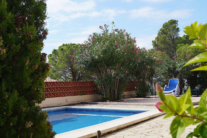 Maison avec piscine et vue sur la mer, quartier résidentiel anyelles. Cala Canyelles